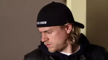 La casquette Reaper Crew noire portée par Jax Teller (Charlie Hunman) dans Sons of Anarchy S01E11