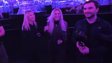 The black jacket Lacoste, Fred in the video of "hide-and-seek in a museum" de Pierre Croce