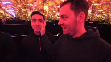 the black jacket zip blue-white-red as worn by Fred in the video of "hide-and-seek in a museum" de Pierre Croce