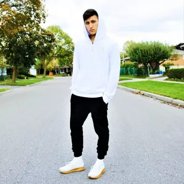 Las zapatillas blancas en ascenso Puma x Han Kjøbenhavn Tsugi Kori del YouTuber Christian Cantelon en su cuenta de instagram
