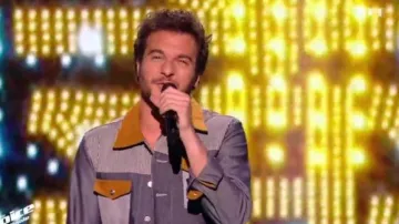 Chaqueta vaquera usada por Amir en el set de The Voice 2018