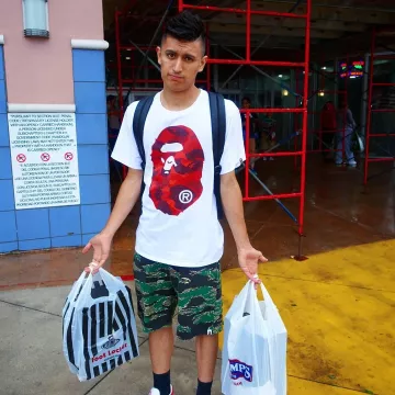 The tee shirt Bape red door the youtubeur Christian Cantelon on his account instagram