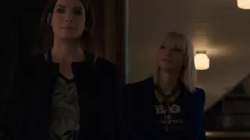 Le t-shirt noir CBGB & OM­FUG porté Lou Miller (Cate Blanchett) dans Ocean's 8