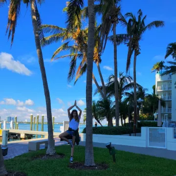 sneakers noires damier Vans Sk8-Mid Reissue portées par Thylane Blondeau sur son compte Instagram