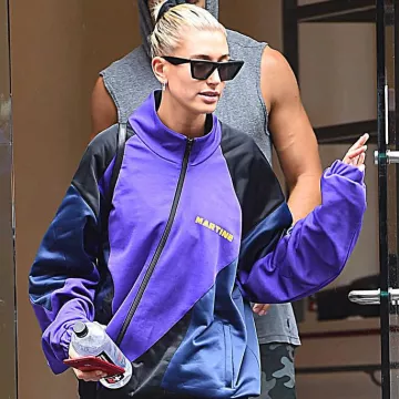 La veste de survêtement Martine de Hailey Baldwin en tenue de boxe à New York