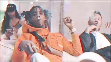 The bag banana red Supreme worn by Famous Dex in her video clip for Lucky