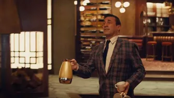 The decanter yellow steel range by Laramie Seymour Sullivan (Jon Hamm) in Bad Times At The El Royal (Dirty Time at the Hotel El Royale)