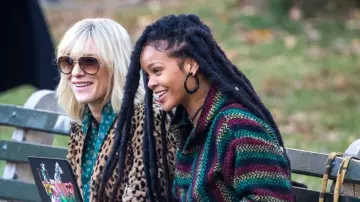 Les boucles d'oreille noires portées par Nine Ball (Rihanna) dans Ocean's 8