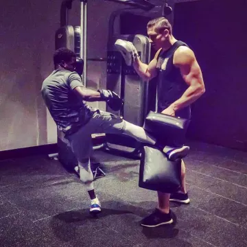 Sneakers Nike Epic React Flyknit worn by Kevin Hart on his account Instagram