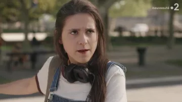 Le casque audio Marshall de Léa Berville (Marthe Fieschi) dans Un si grand soleil S01E02