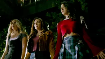 La jupe à carreaux (plaid) de Josie Saltzman (Kaylee Bryant) dans Legacies S01E04