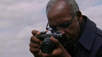 L'appareil photo Nikon vintage de Teddy (Danny Glover) dans The Old Man and the Gun