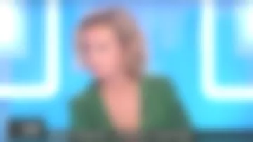 The top green embroidered Tara Jarmon Caroline Roux in C in the air 27/08/18