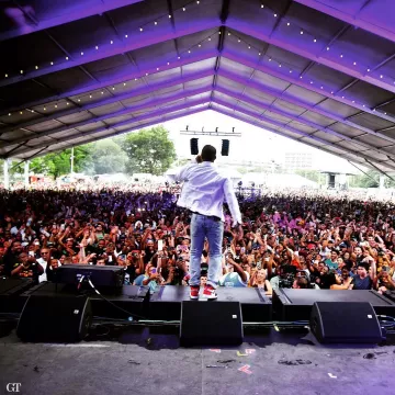 Nike Air Jordan 1 Retro High Og "bred Toe" sneakers worn by T.I. on the Instagram account @troubleman31