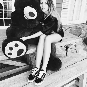 Les sneakers Vans Old Skool portées par Thylane Blondeau sur son compte Instagram