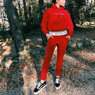 Chaussures noires Vans Old Skool portées par Thylane Blondeau sur son compte Instagram