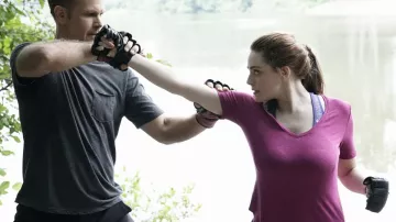 Top rose porté par Hope Mikaelson (Danielle Rose Russell) comme on le voit dans les Legs S01E01