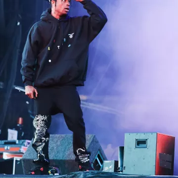 Sneakers Air Jordan 4 Retro Nrg "raptor" worn by Travis Scott on the Instagram account @brkicks