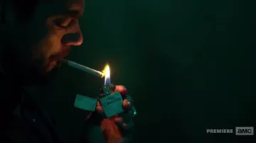 Le briquet zippo "Fuck Communism" de Jesse Custer (Dominic Cooper) dans Preacher S03E04
