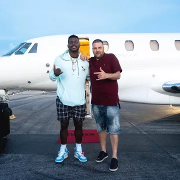 Nike Air Jordan 1 Retro High "Off White Unc" sneakers worn by Antonio Brown on his Instagram account (@ab)