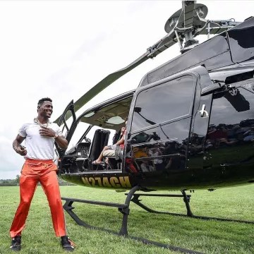 Antonio Brown: Clothes, Outfits, Brands, Style and Looks