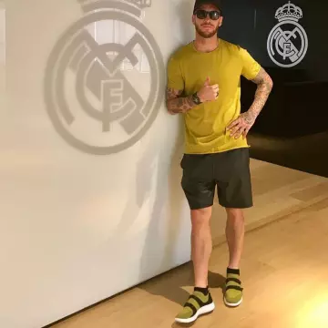 Les sneakers Nike Air Sockracer Flyknit portées par Sergio Ramos sur son compte Instagram (@sergioramos)