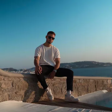 Les sneakers Nike Air Force 1 ´07 portées par Nicolas Lazaridis sur le compte instagram de @inscopenico