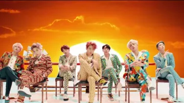 Comme des Garçons converse worn by MC Jin in BTS (방탄소년단) 'IDOL' Official MV