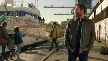La veste kaki de Nate Parker (Jason Jones) dans The Detour S03E05