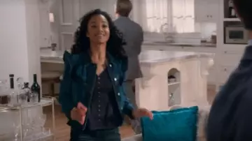 La veste Denim portée par Magnolia Barnard (Erinn Westbrook) dans Insatiable S01E12