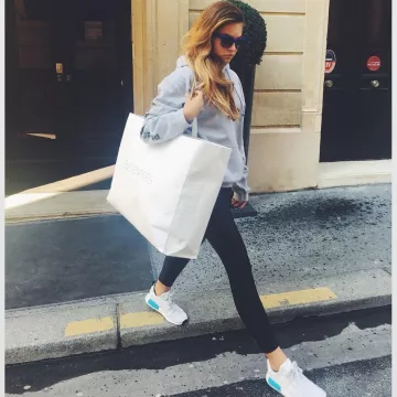 Zapatillas Adidas Nmd R1 usadas por Thylane Blondeau en su cuenta de Instagram
