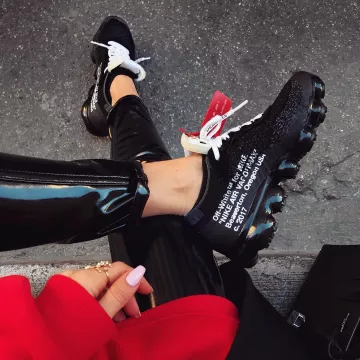 Les  Sneakers The 10: Nike Air Vapormax Fk "OFF WHITE" portées par Chloé Bleinc sur son compte Instagram @chloebbbb