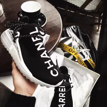Les sneakers Adidas Pw X Cc Hu Nmd "Chanel" de Chloé Bleinc sur son compte Instagram @chloebbbb