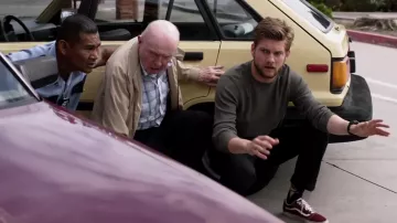 Deran Cody's (Jake Weary) burgundy Vans Ward as seen in Animal Kingdom 3x04