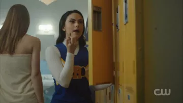 Pom-pom girl de l'Uniforme porté par les Veronia Lodge (Camila Mendes) comme on le voit dans Diva Saison 1 Épisode 11