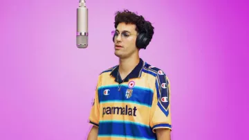 Le maillot de l'équipe de Parme porté par JeanJass dans le clip Californie (A COLORS SHOW) de Caballero & JeanJass