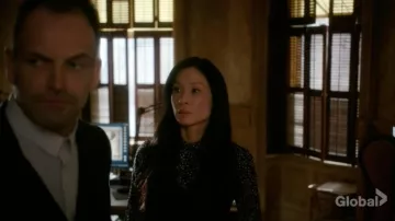Le chemisier noir à pois Michael Kors de Dr. Joan Watson (Lucy Liu) dans Elementary (S06E18)