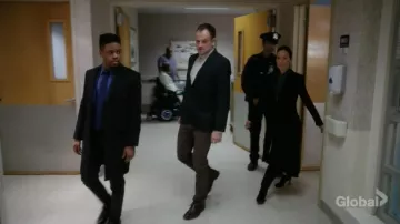 Le manteau noir Alice + Olivia porté par Dr. Joan Watson (Lucy Liu) dans Elementary (S06E18)