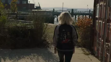 Le Bomber style japonais porté par Lou (Cate Blanchett) dans Ocean’s 8