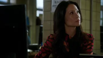 La chemise imprimés bouches du Dr. Joan Watson (Lucy Liu) dans Elementary S04E14