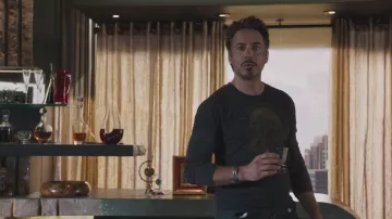 The magnetic bracelet titanium, Tony Stark (Robert Downey Jr. ) in the Avengers