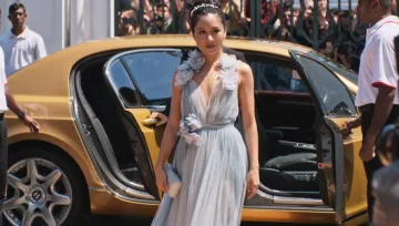 Blue Wedding dress of Rachel Chu (Constance Wu) in Crazy Rich Asians