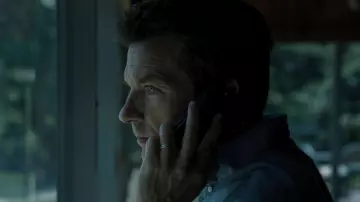 La coque batterie Iphone de Martin Byrde aka Marty (Jason Bateman) dans Ozark S01E04