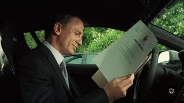 The letter "M" received by James Bond (Daniel Craig) at the hotel Splendide in Casino Royale