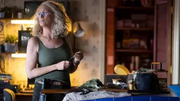 Le débardeur vert kaki de Laurie Strode (Jamie Lee Curtis) dans Halloween (2018)