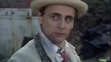 Paisley Scarf of The Doctor (Sylvester McCoy) in Doctor Who (S25)