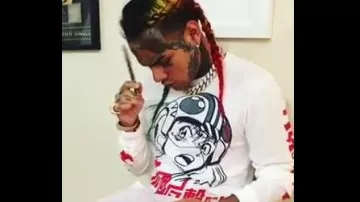 The t-shirt Star Wars by Urban Outfitters to 6ix9ine in his video Tekashi 69 In The Studio Writing Diss Song To Eminem's Lose Yourself Beat