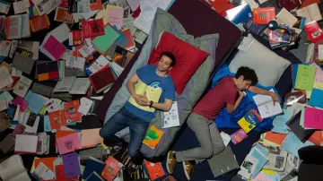 The sneakers camel Veja Antoine (Vincent Lacoste) in First year