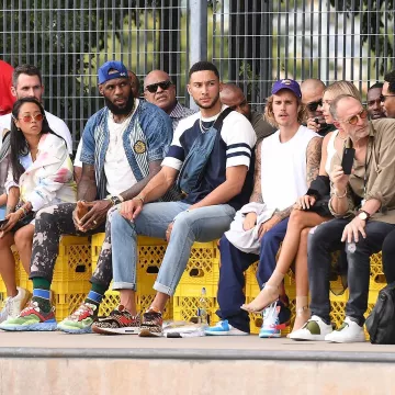Sneakers leopard Nike Air Max 1 Dlx "Atmos" of Ben Simmons at the New York Fashion Week on the account Instagram @brkicks