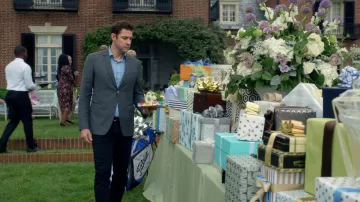 Titleist blue stand golf bag as seen in Jack Ryan S01E01